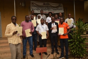 Le personnel du réseau Caritas Burundi se familiarise à un logiciel de collecte mobile de données 